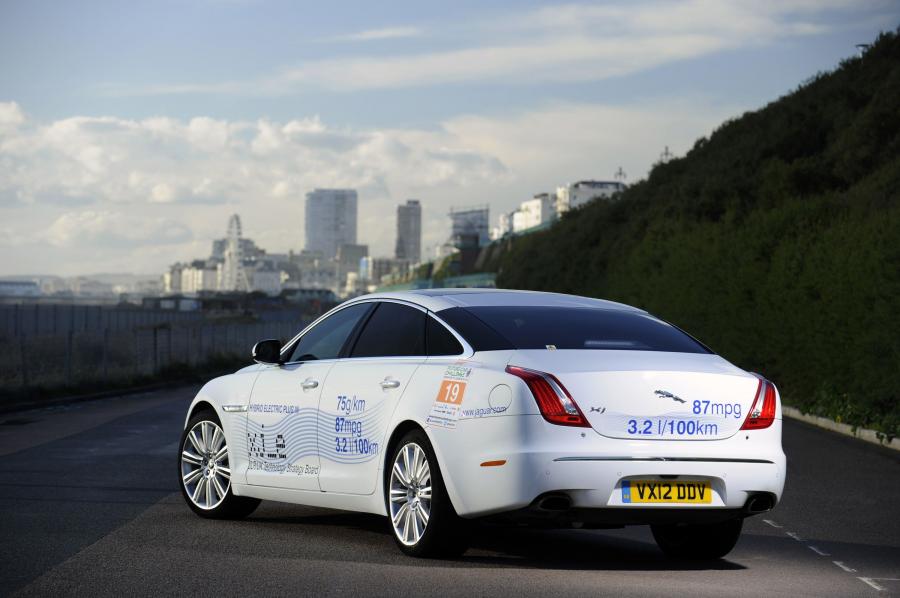  Jaguar XJ&rsquo;e PHEV 2013 года  (фото 3 из 5)